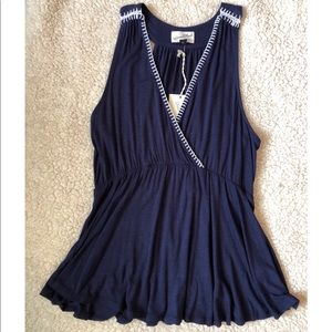 NWT Universal Thread navy tank